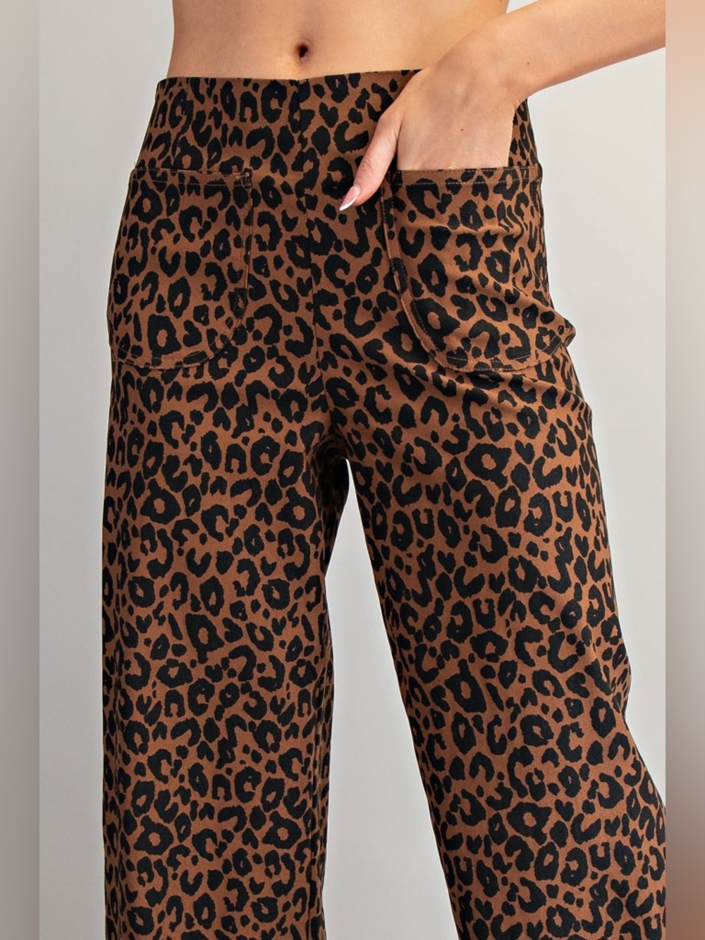 Leopard Ruffle Hem Straight Leg Cropped Pants - eesome - Picture 2 of 9